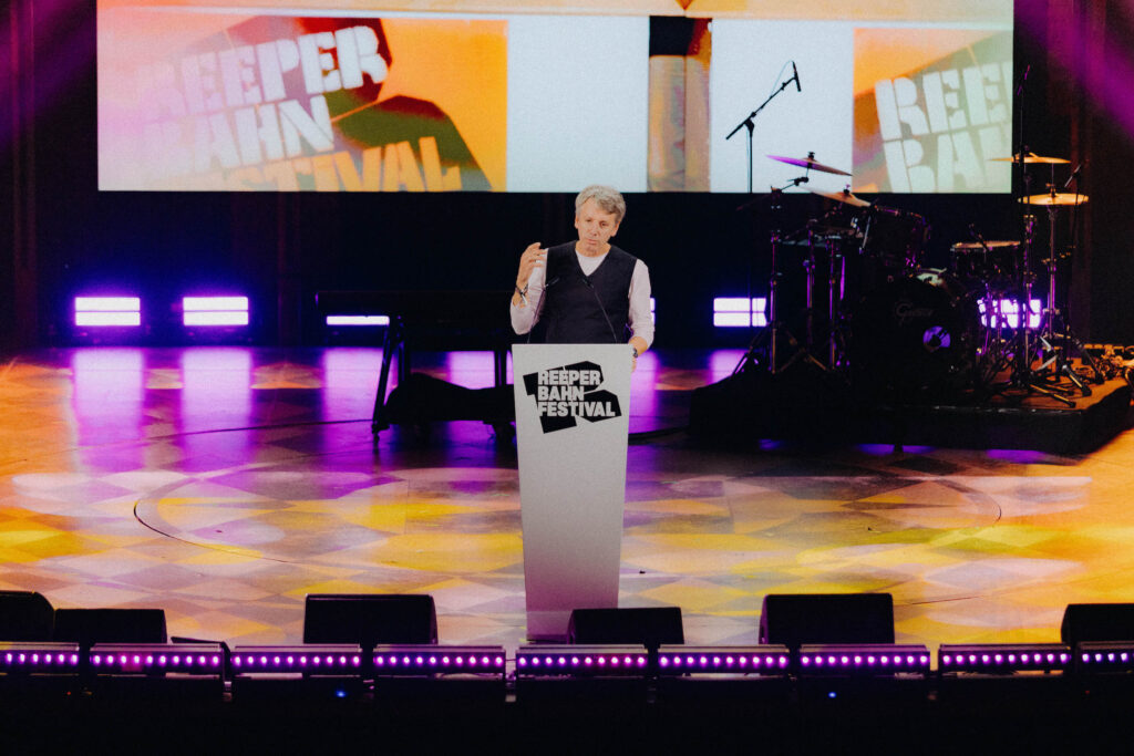 Die Opening Show des Reeperbahn Festival 2025 mit Detlef Schwarte Credit: Christoph Eisenmenger